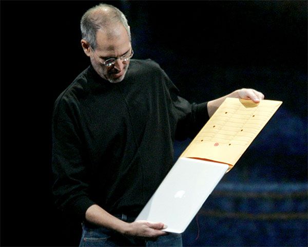 Steve Jobs onthult de MacBook Air
